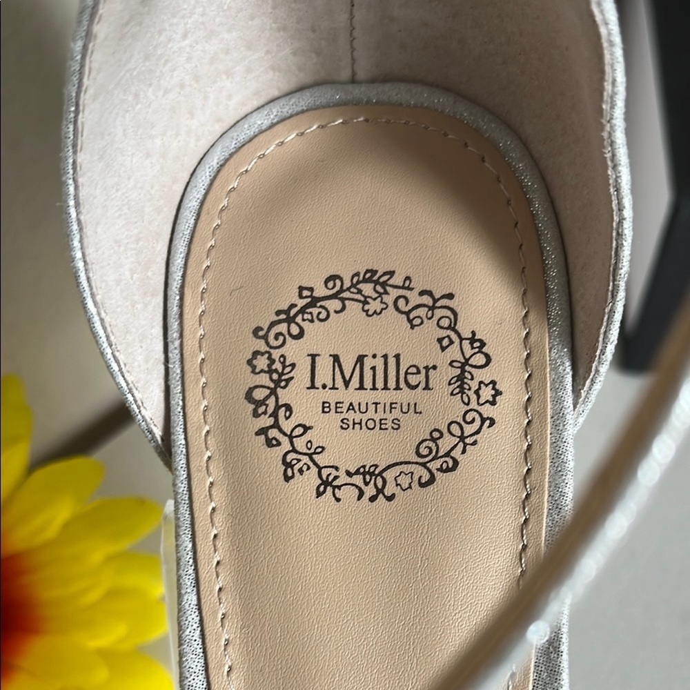 Elegant Silver Ankle Strap Heels. I. Miller brand, new without tag - Picture 3 of 11